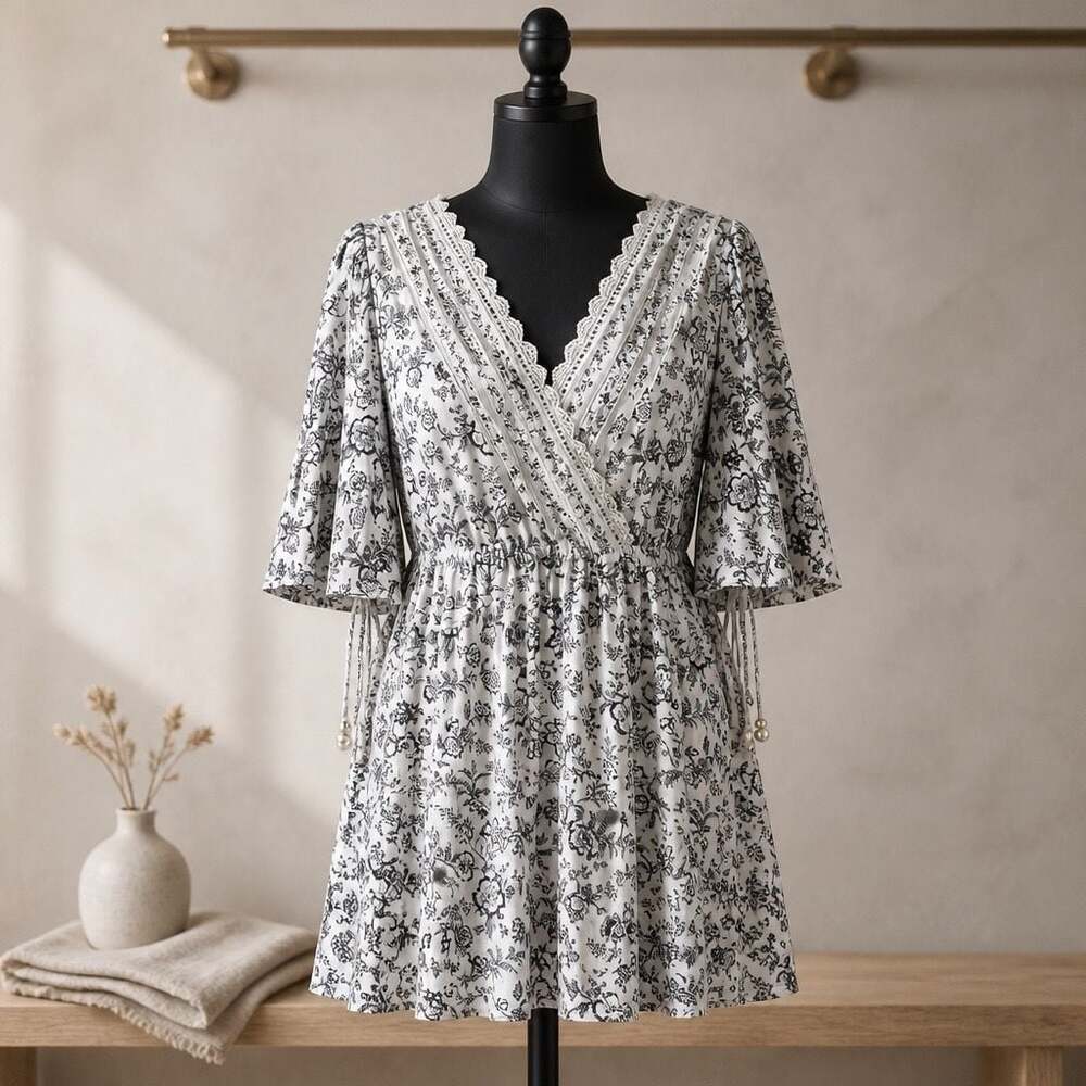 Sky and Sand Floral Print V-Neck Flutter Sleeve Tunic Top Size 2X item 381